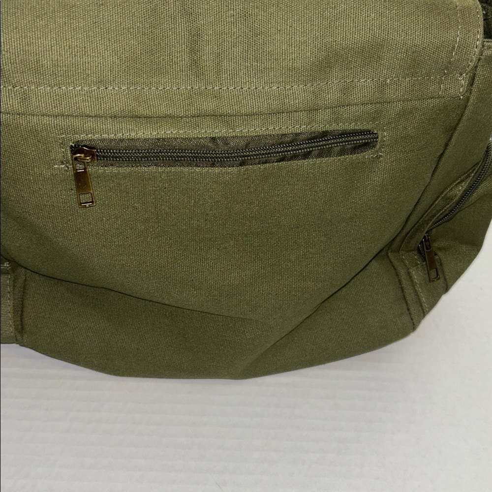 GREEN CANVAS MESSENGER BAG WITH CAT DETAIL ON FRONT FLAP 2 SNAP CLOSURES - Picture 10 of 15